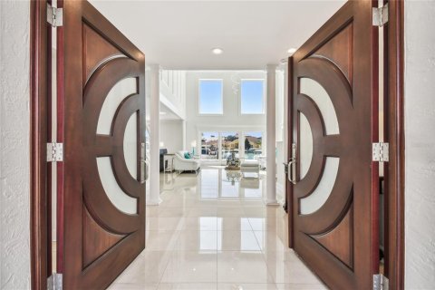 House in Belleair Beach, Florida 5 bedrooms, 352.38 sq.m. № 1675237 - photo 4