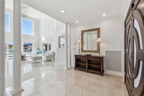 House in Belleair Beach, Florida 5 bedrooms, 352.38 sq.m. № 1675237 - photo 24