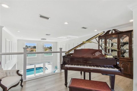 House in Belleair Beach, Florida 5 bedrooms, 352.38 sq.m. № 1675237 - photo 13