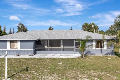 Casa en Deltona, Florida 2 dormitorios, 113.81 m2 № 2380614