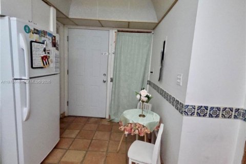 Снять в аренду кондоминиум в Майами, Флорида 2 спальни, 122.35м2, № 2046005 - фото 4