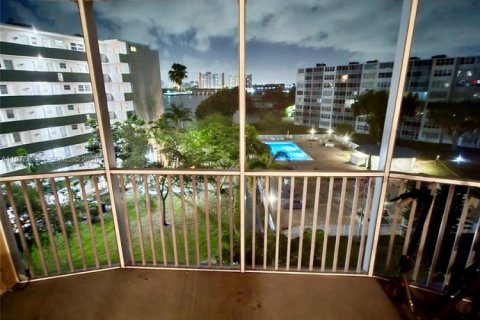 Кондоминиум с 2 спальнями в Майами, Флорида № 2046005