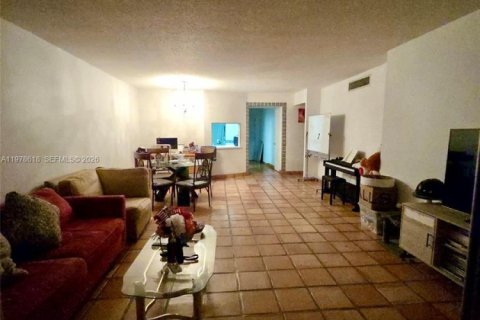 Снять в аренду кондоминиум в Майами, Флорида 2 спальни, 122.35м2, № 2046005 - фото 2