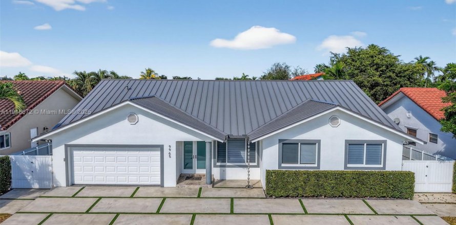 Дом в Майами, Флорида 4 спальни, 196.95м2 № 1972891