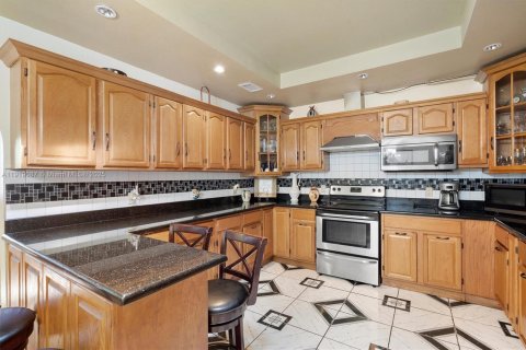 Villa ou maison à vendre à Miami, Floride: 4 chambres, 205.87 m2 № 1974796 - photo 11