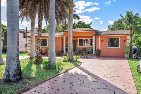 Villa ou maison à vendre à Miami, Floride: 4 chambres, 205.87 m2 № 1974796 - photo 2