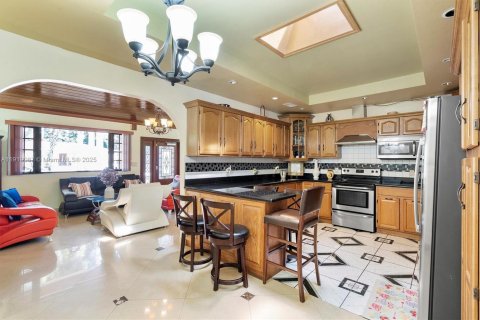 Villa ou maison à vendre à Miami, Floride: 4 chambres, 205.87 m2 № 1974796 - photo 10