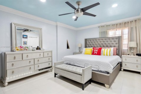 Villa ou maison à vendre à Miami, Floride: 4 chambres, 205.87 m2 № 1974796 - photo 16