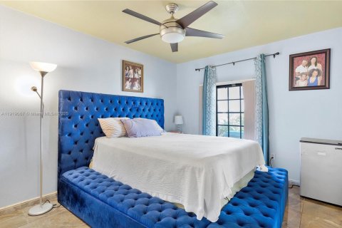Villa ou maison à vendre à Miami, Floride: 4 chambres, 205.87 m2 № 1974796 - photo 22