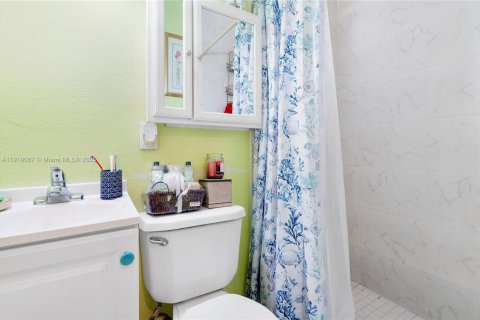 Villa ou maison à vendre à Miami, Floride: 4 chambres, 205.87 m2 № 1974796 - photo 29