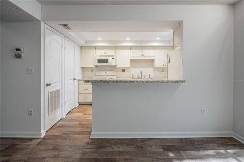 Condo in Lakeland, Florida, 2 bedrooms  № 1879951 - photo 9
