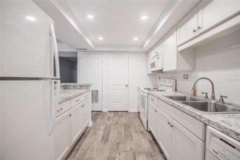 Condo in Lakeland, Florida, 2 bedrooms  № 1879951 - photo 14