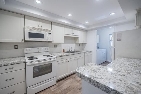 Condo in Lakeland, Florida, 2 bedrooms  № 1879951 - photo 10