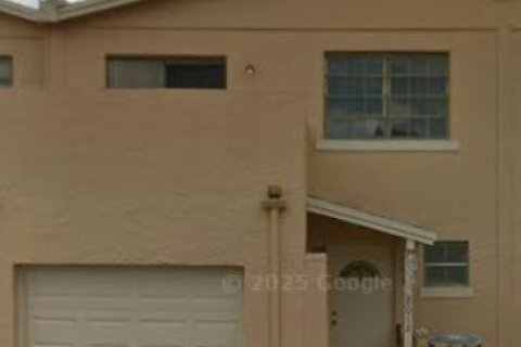 Adosado en Sunrise, Florida 3 dormitorios, 151.99 m2 № 2085363