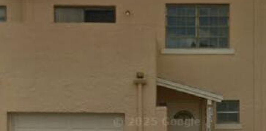 Adosado en Sunrise, Florida 3 dormitorios, 151.99 m2 № 2085363
