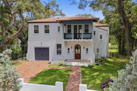 House in South Miami, Florida 5 bedrooms, 368.36 sq.m. № 2189429