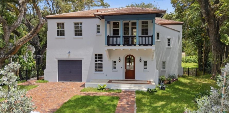 House in South Miami, Florida 5 bedrooms, 368.36 sq.m. № 2189429