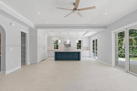 House in South Miami, Florida 5 bedrooms, 368.36 sq.m. № 2189429 - photo 18