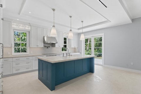 House in South Miami, Florida 5 bedrooms, 368.36 sq.m. № 2189429 - photo 24