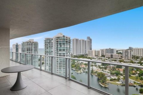Кондоминиум с 4 спальнями в Санни-Айлс-Бич, Флорида № 2006599