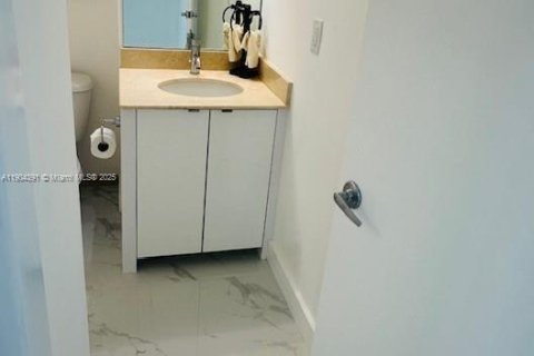 Condominio en alquiler en Bal Harbour, Florida, 1 dormitorio, 83.24 m2 № 1954660 - foto 20