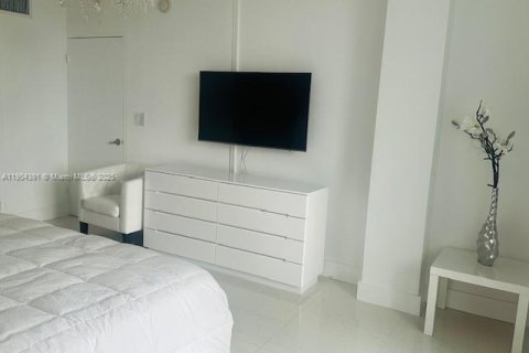 Condominio en alquiler en Bal Harbour, Florida, 1 dormitorio, 83.24 m2 № 1954660 - foto 25