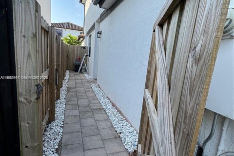 Apartment in Homestead, Florida 1 bedroom, 311.22 sq.m. № 2000988 - photo 9