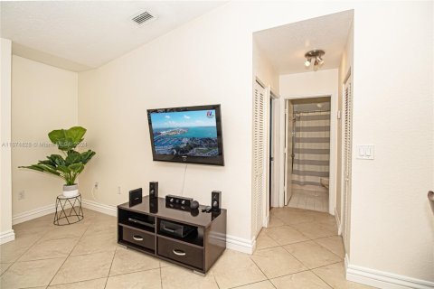 Townhouse in Hialeah, Florida 2 bedrooms № 1830731 - photo 28