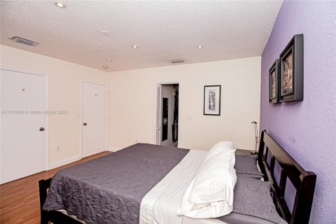 Townhouse in Hialeah, Florida 2 bedrooms № 1830731 - photo 20