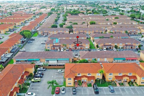 Townhouse in Hialeah, Florida 2 bedrooms № 1830731 - photo 7