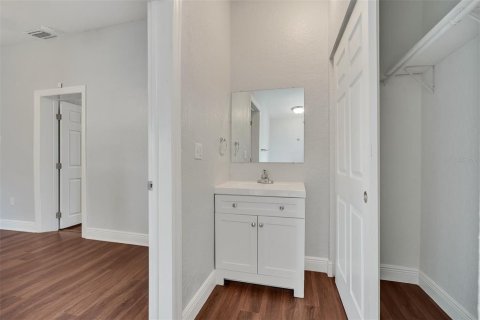 Propiedad comercial en venta en Tampa, Florida, 8 dormitorios, 256.78 m2 № 2416264 - foto 14
