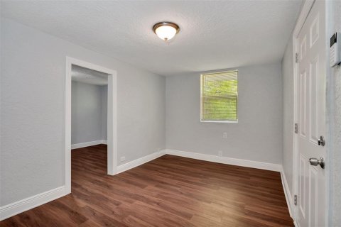 Propiedad comercial en venta en Tampa, Florida, 8 dormitorios, 256.78 m2 № 2416264 - foto 3