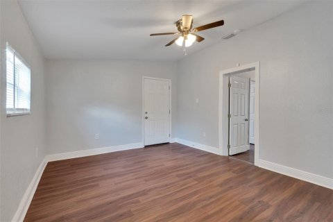 Propiedad comercial en venta en Tampa, Florida, 8 dormitorios, 256.78 m2 № 2416264 - foto 17
