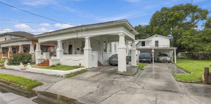 Propiedad comercial en Tampa, Florida 8 dormitorios, 256.78 m2 № 2416264