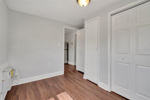Propiedad comercial en venta en Tampa, Florida, 8 dormitorios, 256.78 m2 № 2416264 - foto 9