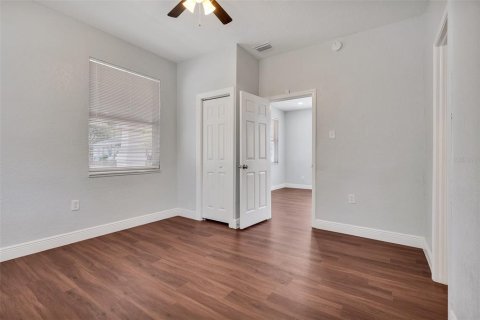Propiedad comercial en venta en Tampa, Florida, 8 dormitorios, 256.78 m2 № 2416264 - foto 30