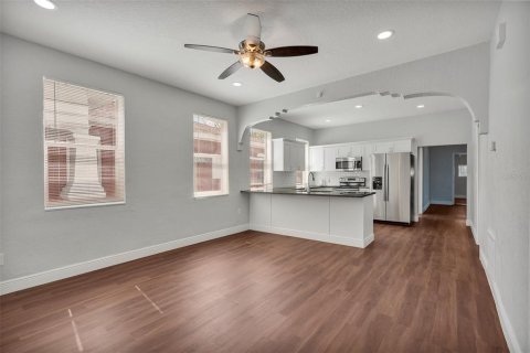 Propiedad comercial en venta en Tampa, Florida, 8 dormitorios, 256.78 m2 № 2416264 - foto 27