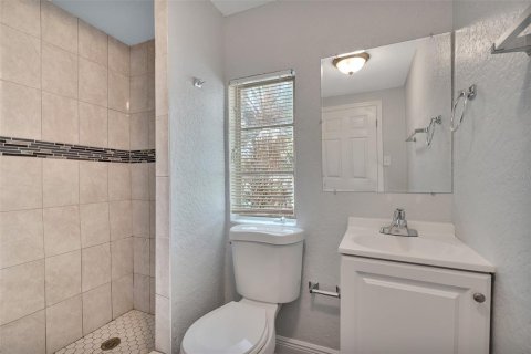 Propiedad comercial en venta en Tampa, Florida, 8 dormitorios, 256.78 m2 № 2416264 - foto 20