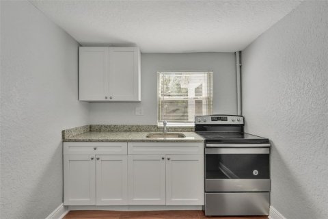 Propiedad comercial en venta en Tampa, Florida, 8 dormitorios, 256.78 m2 № 2416264 - foto 21