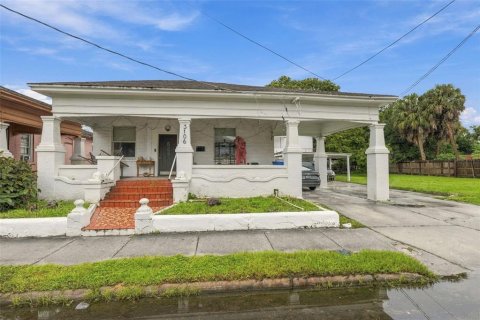 Propiedad comercial en venta en Tampa, Florida, 8 dormitorios, 256.78 m2 № 2416264 - foto 18