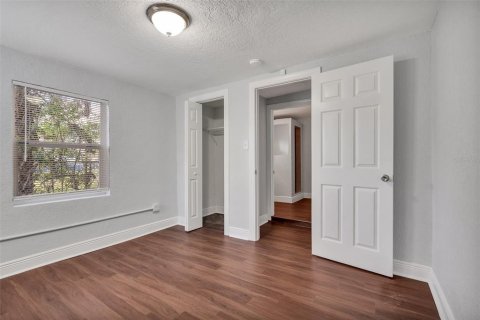 Propiedad comercial en venta en Tampa, Florida, 8 dormitorios, 256.78 m2 № 2416264 - foto 19