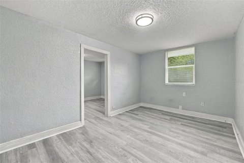 Propiedad comercial en venta en Tampa, Florida, 8 dormitorios, 256.78 m2 № 2416264 - foto 28