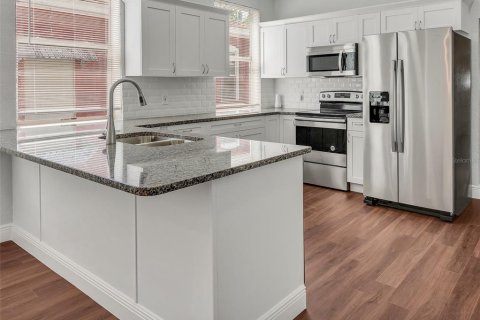 Propiedad comercial en venta en Tampa, Florida, 8 dormitorios, 256.78 m2 № 2416264 - foto 15