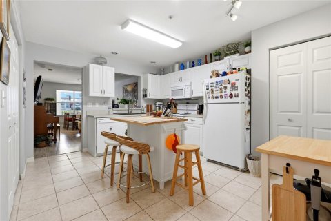 Condo in Gainesville, Florida, 2 bedrooms  № 2196612 - photo 5