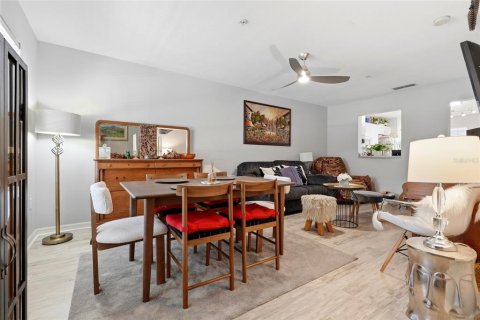 Condo in Gainesville, Florida, 2 bedrooms  № 2196612 - photo 8