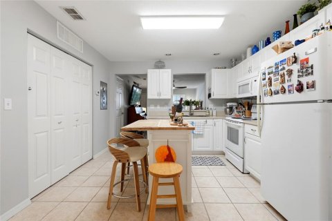 Condo in Gainesville, Florida, 2 bedrooms  № 2196612 - photo 2