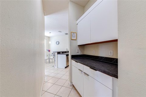 Casa en alquiler en Davenport, Florida, 6 dormitorios, 263.38 m2 № 1917359 - foto 18