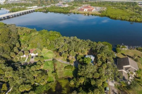 House in Tampa, Florida 3 bedrooms, 118.54 sq.m. № 1828486 - photo 1