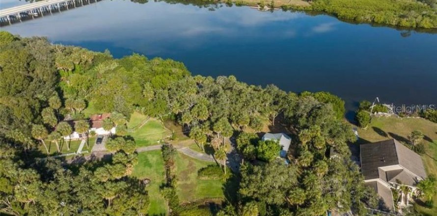 House in Tampa, Florida 3 bedrooms, 118.54 sq.m. № 1828486