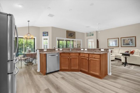 House in The Villages, Florida 3 bedrooms, 181.72 sq.m. № 1883050 - photo 10